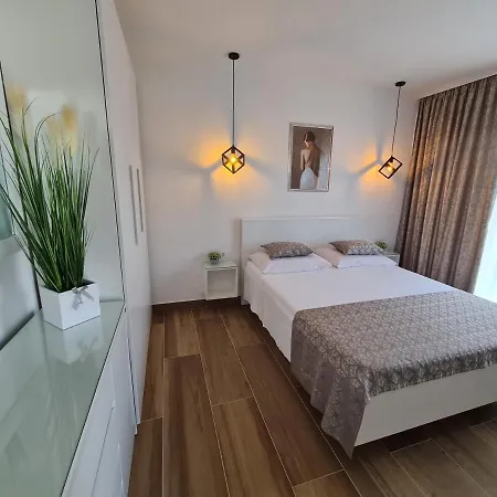 Tonka Apartment *